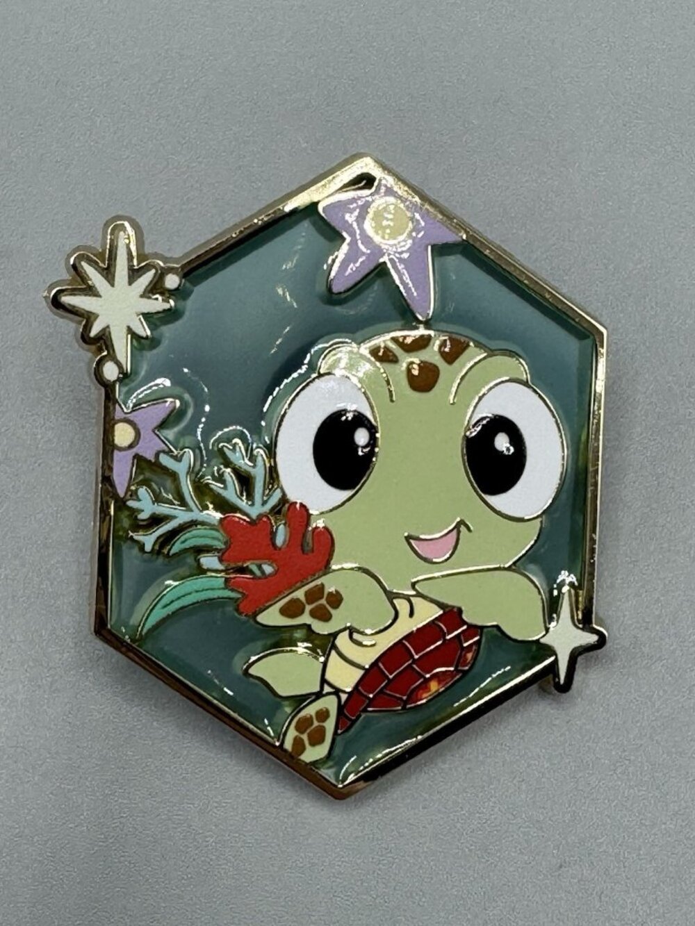 Disney Pixar Chibi Hexagon Stained Glass Blind Pin SQUIRT Finding Nemo New Open - Picture 2 of 3